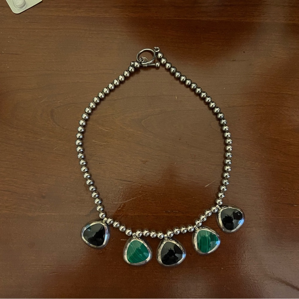 💚Chic Silver and Green Pendant Necklace🩶